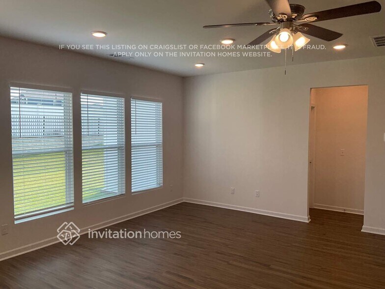 Building Photo - 3800 Lantern Ln