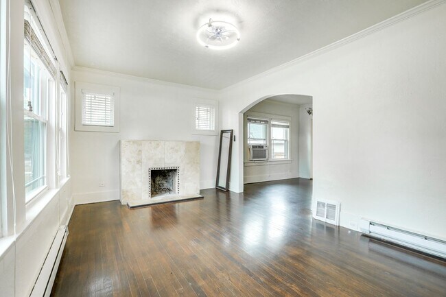 Building Photo - 848-852 S Logan St.