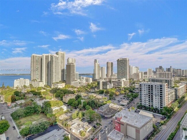 Building Photo - 121 NE 34th St