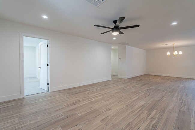 Building Photo - Stunning Clean Updated Home in Tempe!