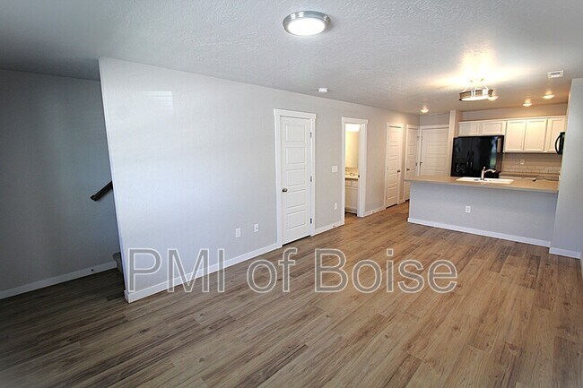 Building Photo - 960 S Nautilus Ave