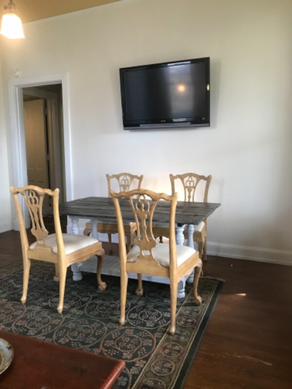 Building Photo - 400 W Main St