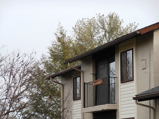 Building Photo - 2 br, 1.5 bath House - 35 Spring Court