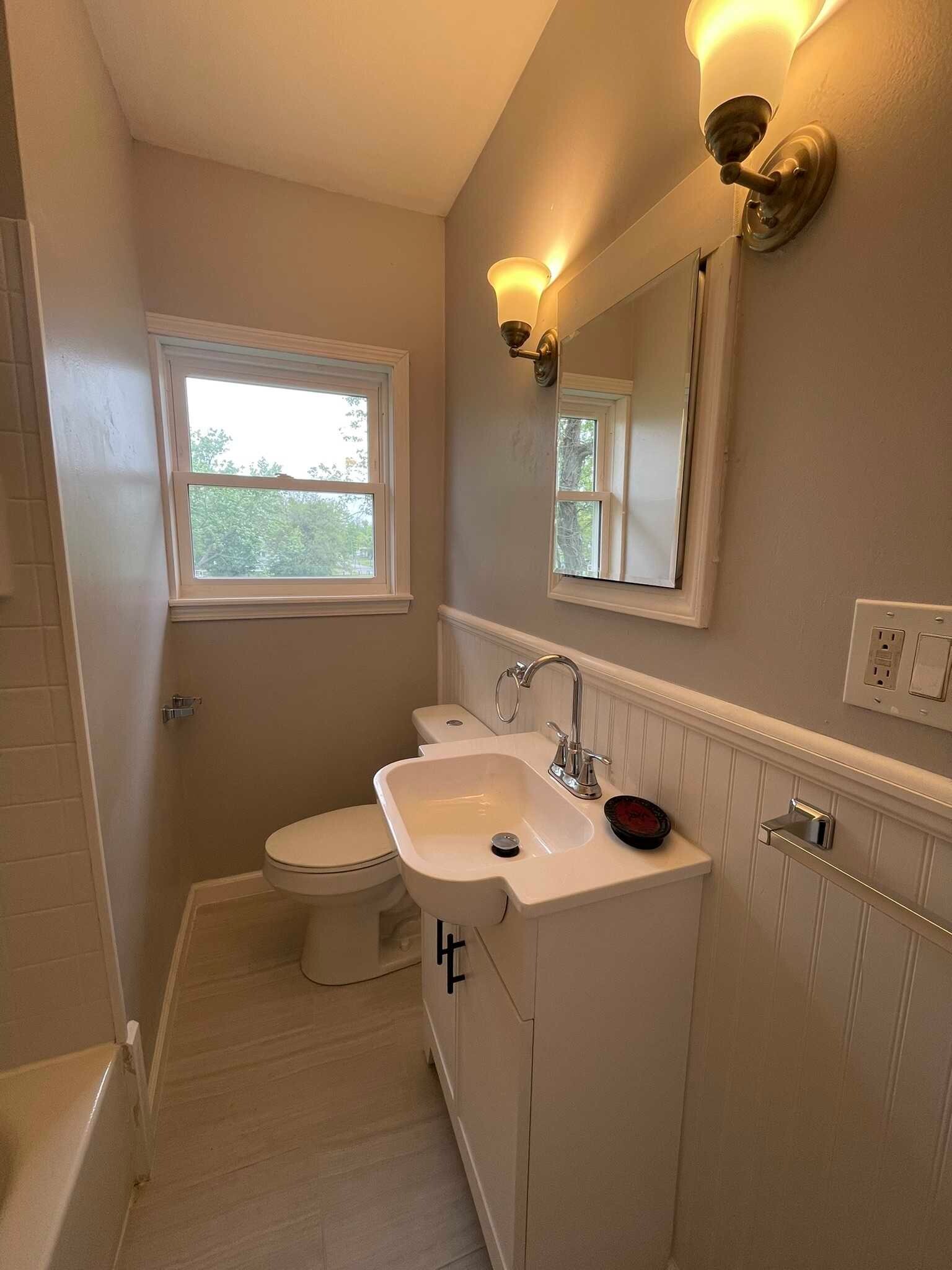 Building Photo - 300 Oxford Ave