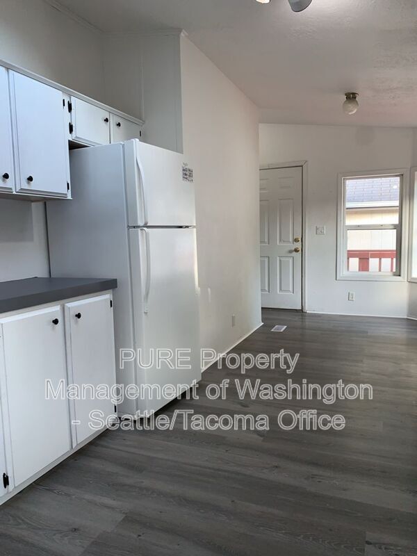 Building Photo - 16008 34th St E