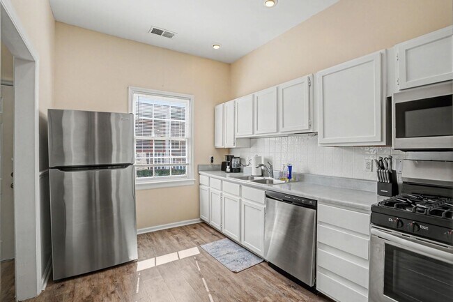 Building Photo - 552 E Macon St