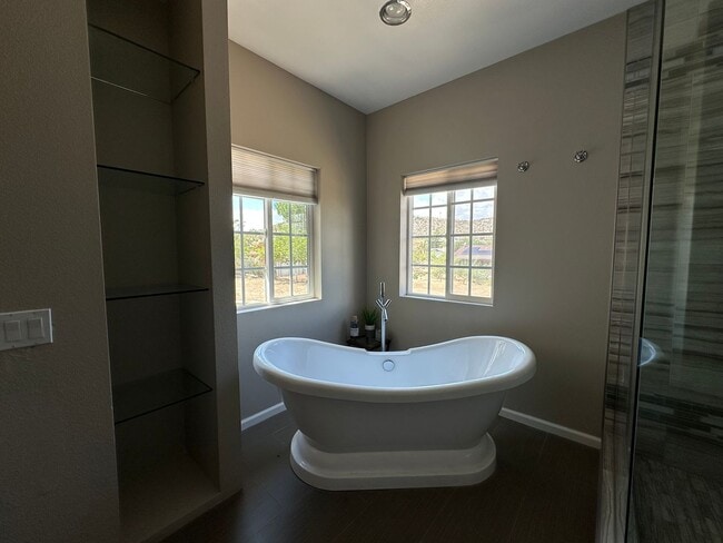 Building Photo - Beautiful, Updated 3 bedroom 2 bathroom home ready to welcome you HOME!