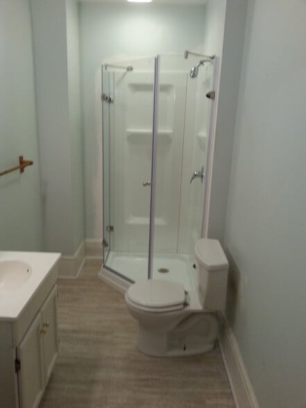 Building Photo - 188 Pine St