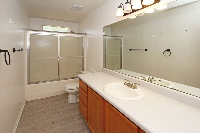 Building Photo - Timber Ridge Split Foyer
