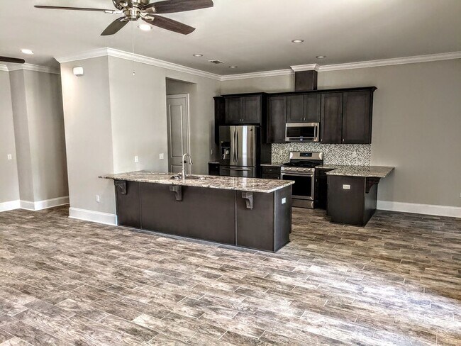Building Photo - An amazing Townhouse for people who like b...