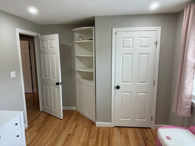 Building Photo - Modern 3 Bedroom Single Family - Available...