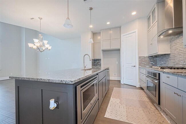 Building Photo - 11007 Acorn Falls Dr