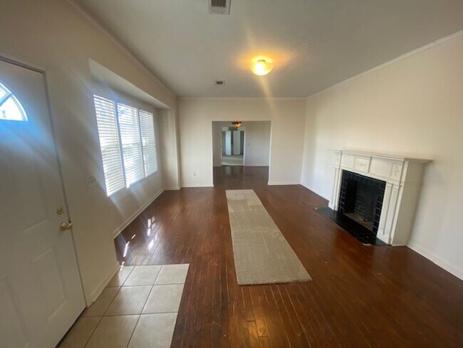 Building Photo - 109 River Park Dr