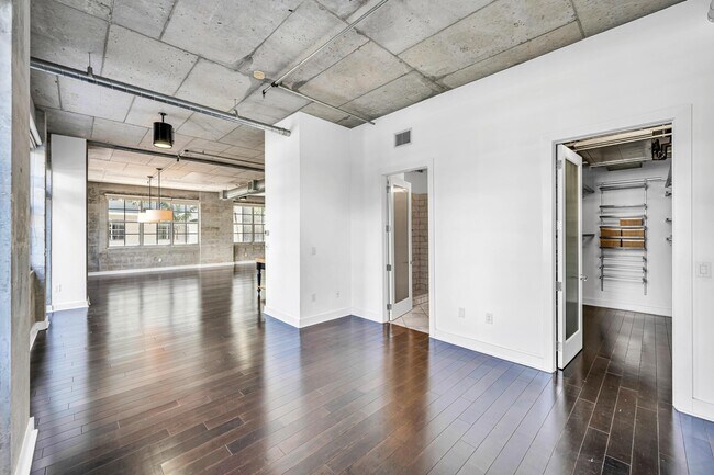 Building Photo - 411 NW 1st Ave