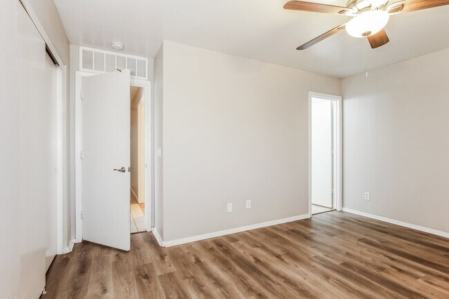 Building Photo - 13117 N El Frio St