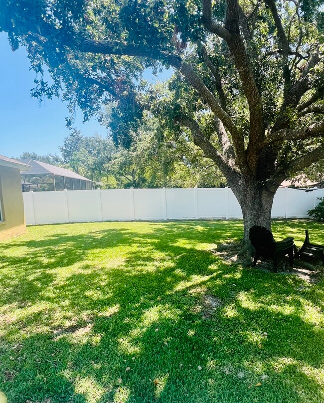 Building Photo - 1405 W River Ct