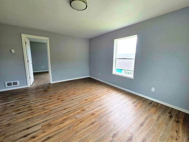 Building Photo - Hoquiam - Spacious 2 bedroom duplex unit for RENT!
