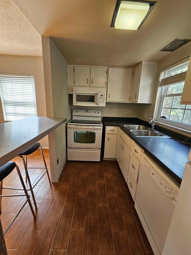 Building Photo - 8490-8413 13th St N