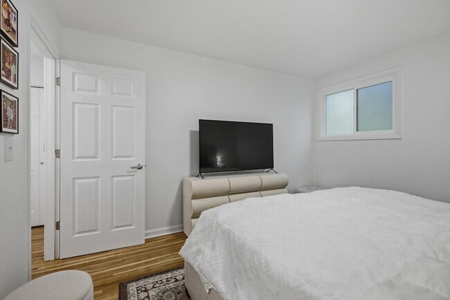 Building Photo - 6555 Brownlee Dr