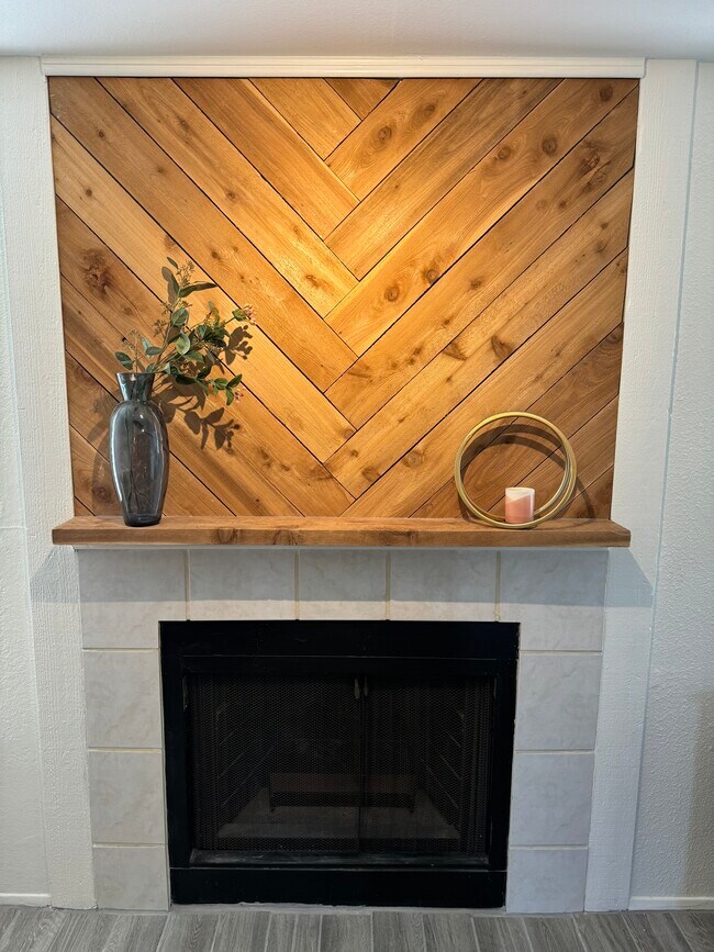 Building Photo - 604 Highcrest Dr