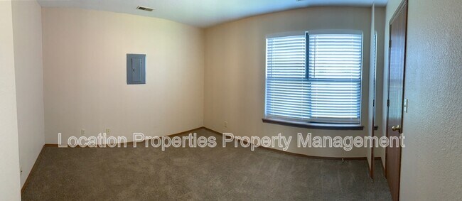 Building Photo - 950 Monterey Way