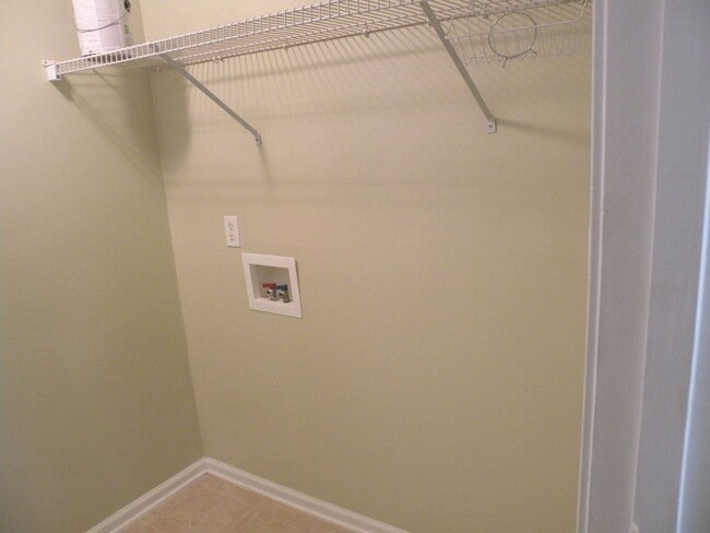 Building Photo - Great home in a desirable neighborhood!