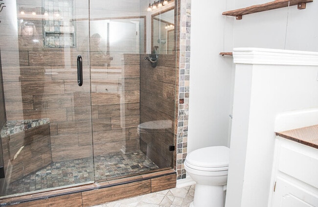 Building Photo - 17 8th Ave