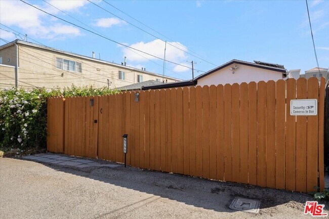 Building Photo - 5159 Inglewood Blvd