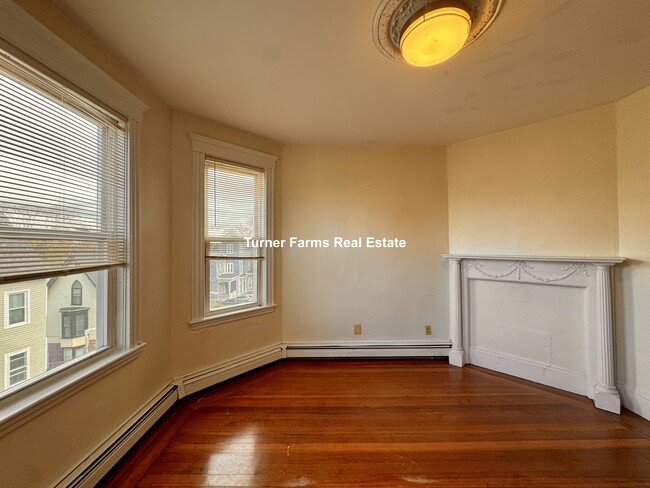 Building Photo - 144 Hillside St