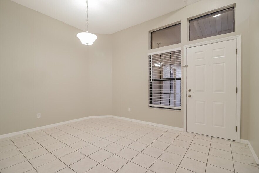 Building Photo - 1052 Alpug Ave