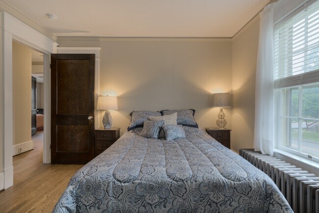 Building Photo - 207 Otey St