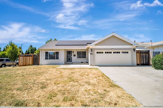 Primary Photo - Charming 3BR/2BA Single Family Home for re...