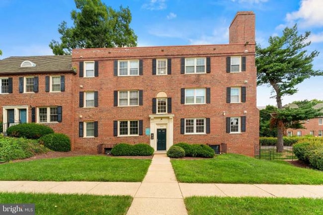 Building Photo - 2016 37th St SE