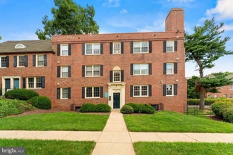 Building Photo - 2016 37th St SE