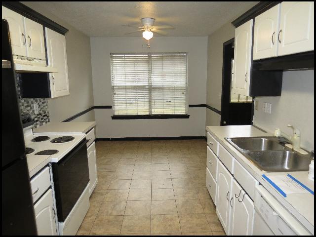 Building Photo - 19 Fox Run Cir