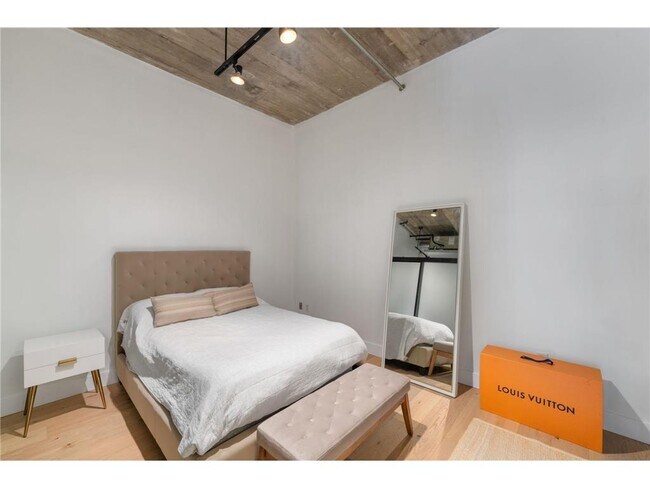 Building Photo - 618 N Washington Ave