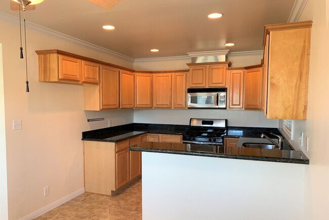 Building Photo - 437