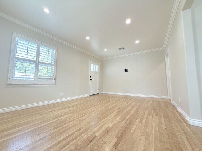 Building Photo - 16918 Schoolcraft St