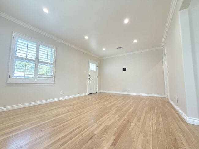 Building Photo - Upgraded 2-Bedroom Home with Garage & Enclosed Yard.