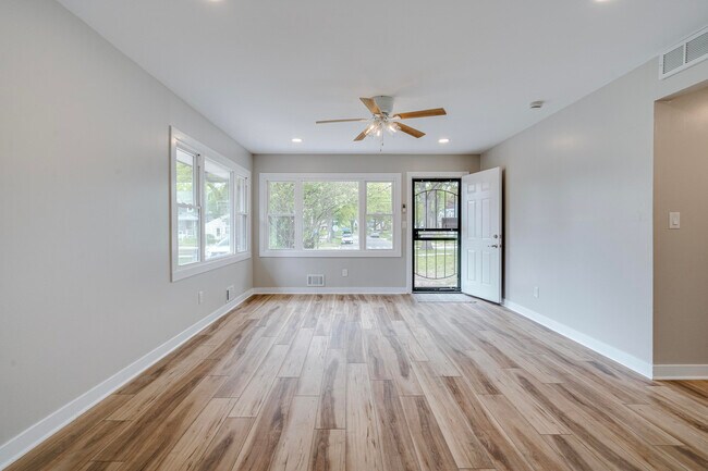 Building Photo - 1334 Miller Ave