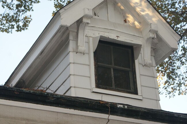 Building Photo - 2646 Terrace Ln