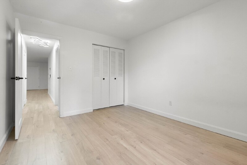 Building Photo - 11 Crescent Dr