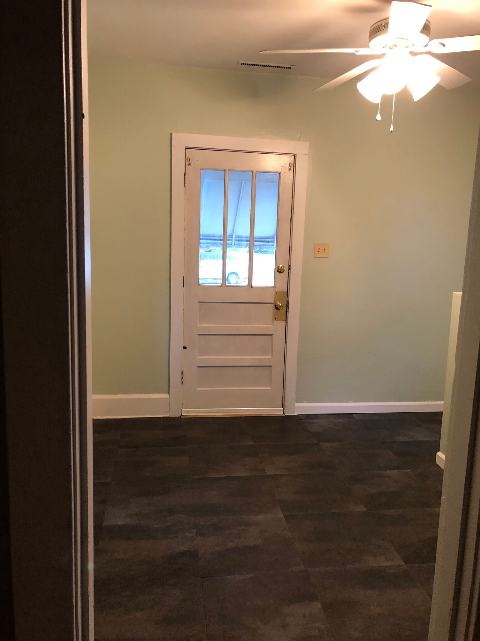 Bonus room leading to balcony - 932 E Park Ave