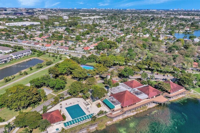 Building Photo - 117 Lake Emerald Dr