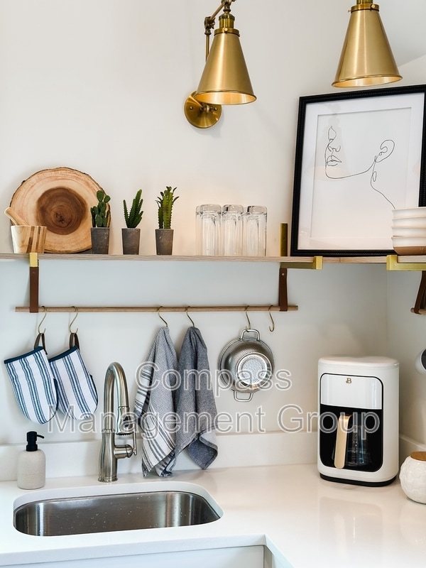 Building Photo - 813 Hall of Fame Dr