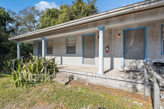 Building Photo - 2430 Tanglewood St