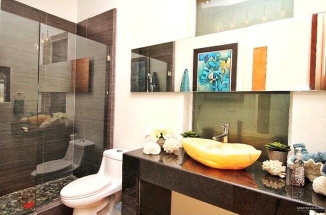 Building Photo - 2404 S 43rd St