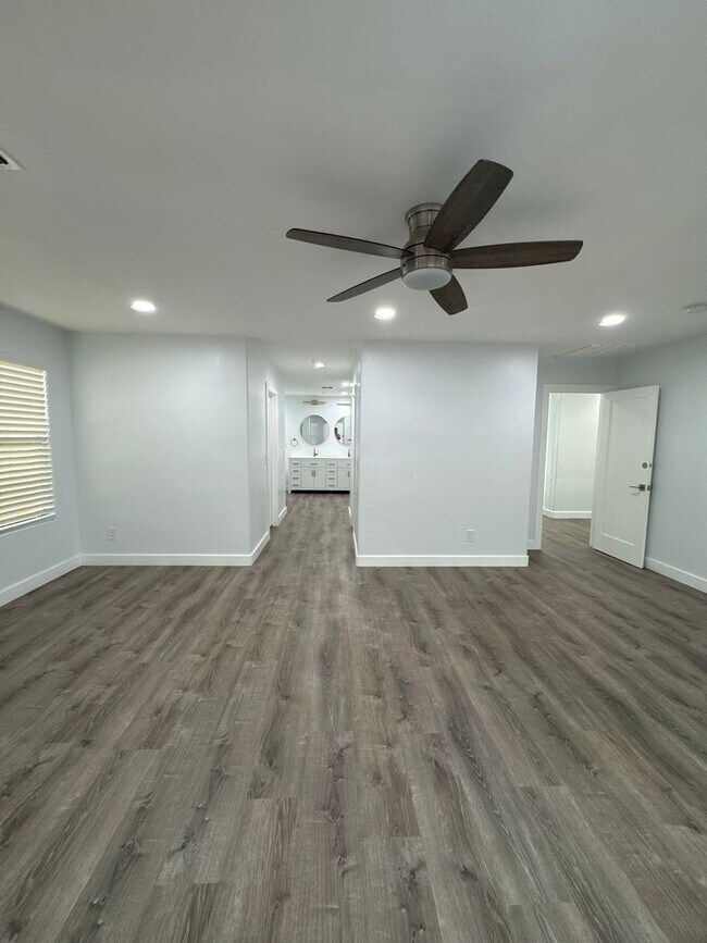 Building Photo - 29855 N 71st Dr