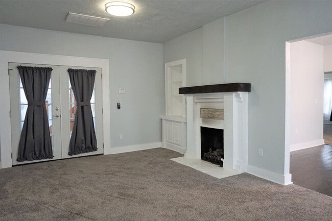 Building Photo - 2 BED 1 BATH DUPLEX MESTA PARK