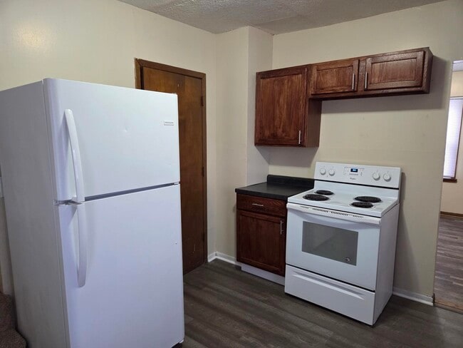 Building Photo - 2631 N Knox Ave